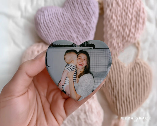 Heart-shaped custom mom ceramic photo magnet on fridge – handmade personalized gift or Christmas fridge magnet. 